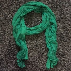 💚fun green scarf!💚